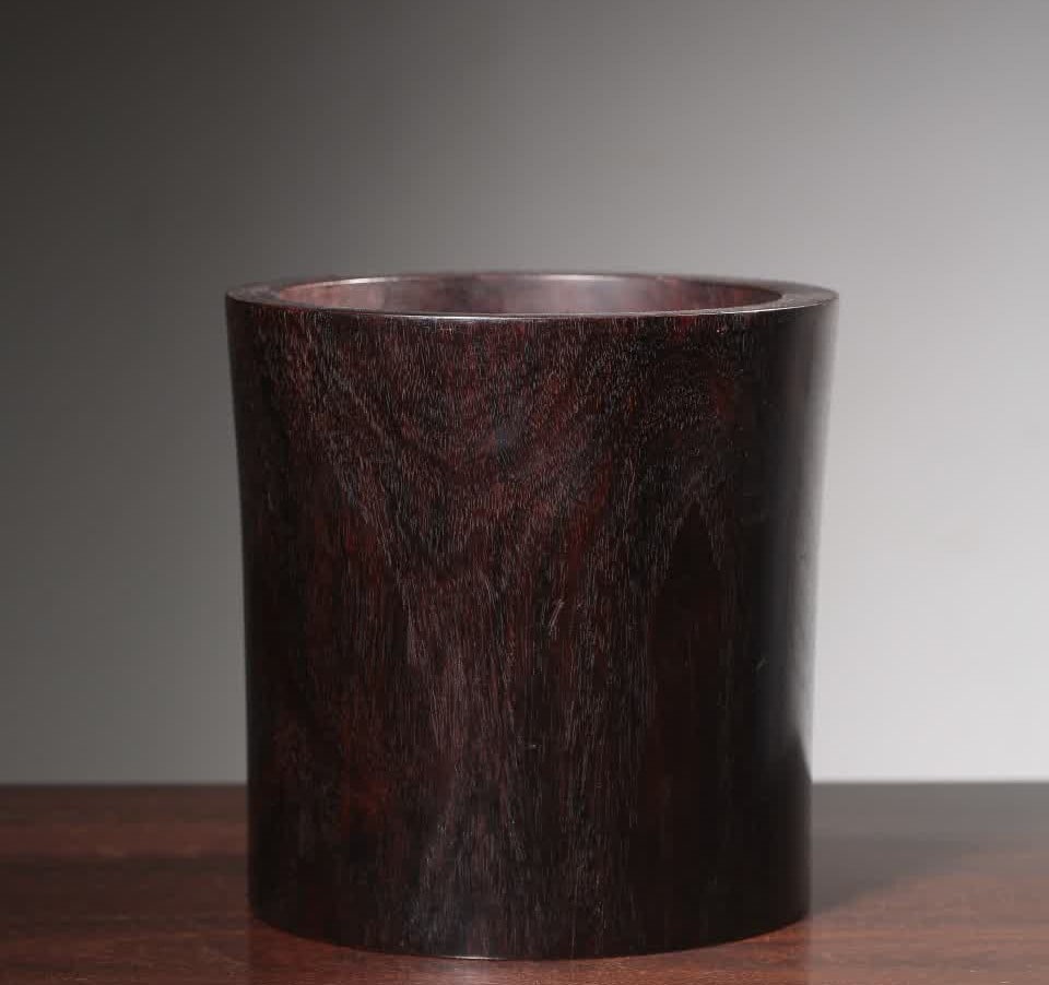 A Qing Dynasty leaf rosewood pen holder: Qing Dynasty leaf rosewood plain pen holder SIZE: H:17cm W:1150g (The Dimensions Of All Batches Are Manually Measured.If You Need More Detailed Information, Please Contact Our Customer Service Before 