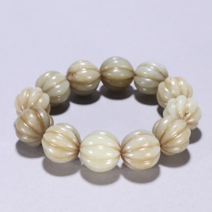 A Qing Dynasty Hetian jade bead bracelet take a look (1 of 9)