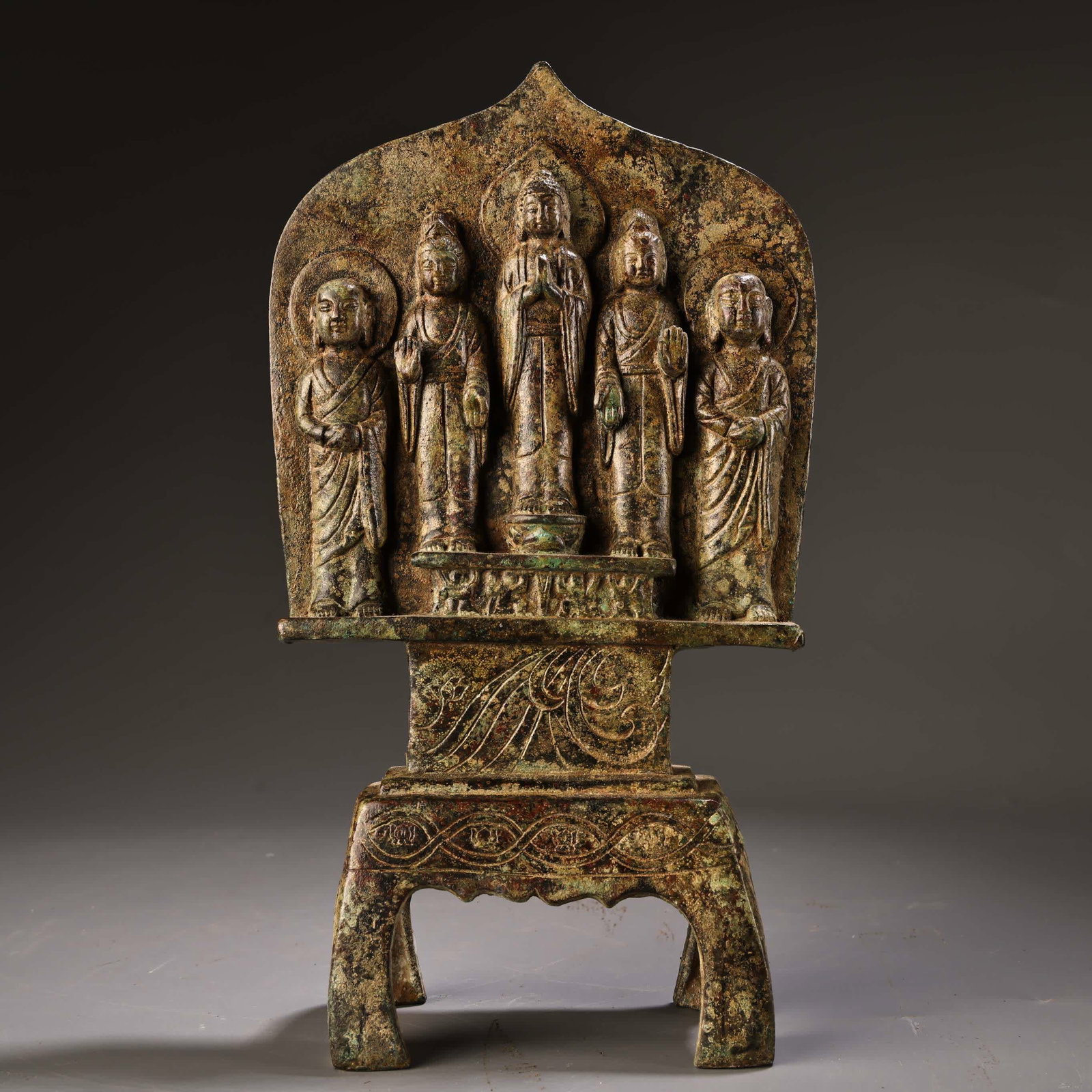 A Northern Wei high-relief carved bench Buddha statue: Northern Wei high relief carved bench Buddha statue SIZE: W:1600g H:24cm W:13cm (The Dimensions Of All Batches Are Manually Measured.If You Need More Detailed Information, Please Contact Our Customer 