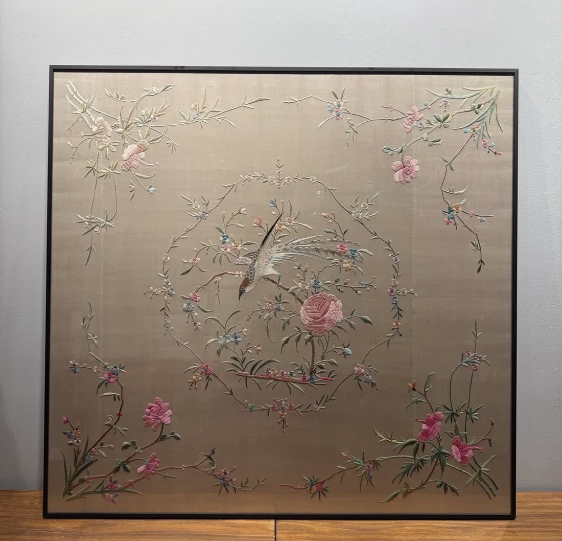 A Republic of China Champagne-colored Cantonese embroidered flower bird: Republic of China Champagne color Cantonese embroidered flowers and birds SIZE: 115x110cm (The Dimensions Of All Batches Are Manually Measured.If You Need More Detailed Information, Please Contact Our