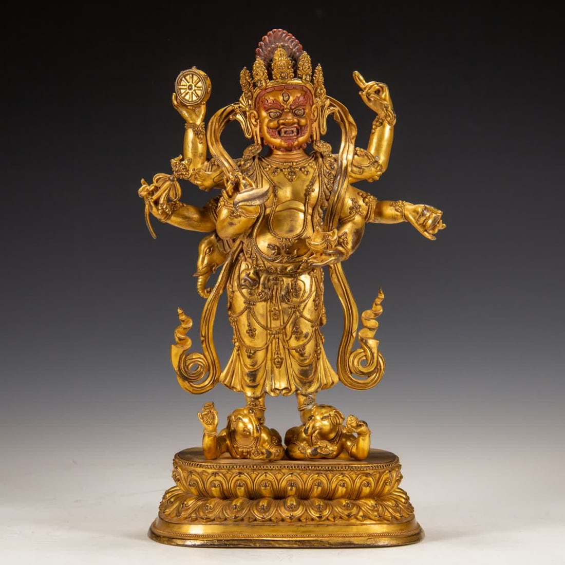 A bronze gilt Buddha statue of the Qing Dynasty: Qing Dynasty copper gilt Buddha statue SIZE: L:23cm W:16cm H:42cm W:7900g (The Dimensions Of All Batches Are Manually Measured.If You Need More Detailed Information, Please Contact Our Customer Servic