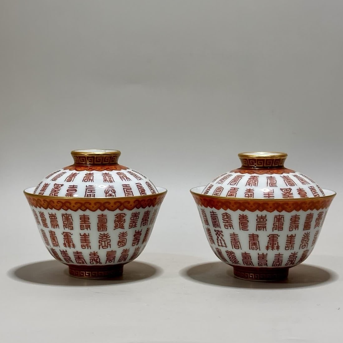 A Qianlong year of the Qing Dynasty alum red hundred longevity bowl (1 of 9)