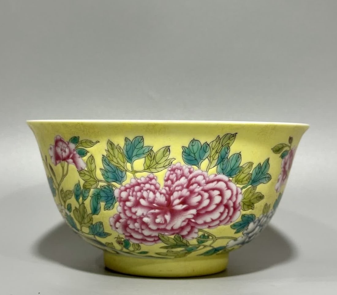 A yellow enamel floral pattern national color Tianxiang palace bowl: Yuzheng year system yellow ground enamel flower pattern national color Tianxiang palace bowl SIZE: H: 7.7cm MouthD: 19cm Bottom diameter 6.4cm (The Dimensions Of All Batches Are Manually Measured.If Y