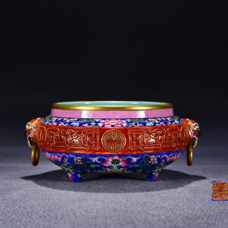 A Qing Dynasty Qianlong enamel colored fan lily carved back phoenix pattern gold painted auxiliary: Qing Dynasty Qianlong enamel colored fan lily carved back phoenix pattern gold painting auxiliary head ear furnace SIZE: H:8cm W:20cm (The Dimensions Of All Batches Are Manually Measured.If You Need M