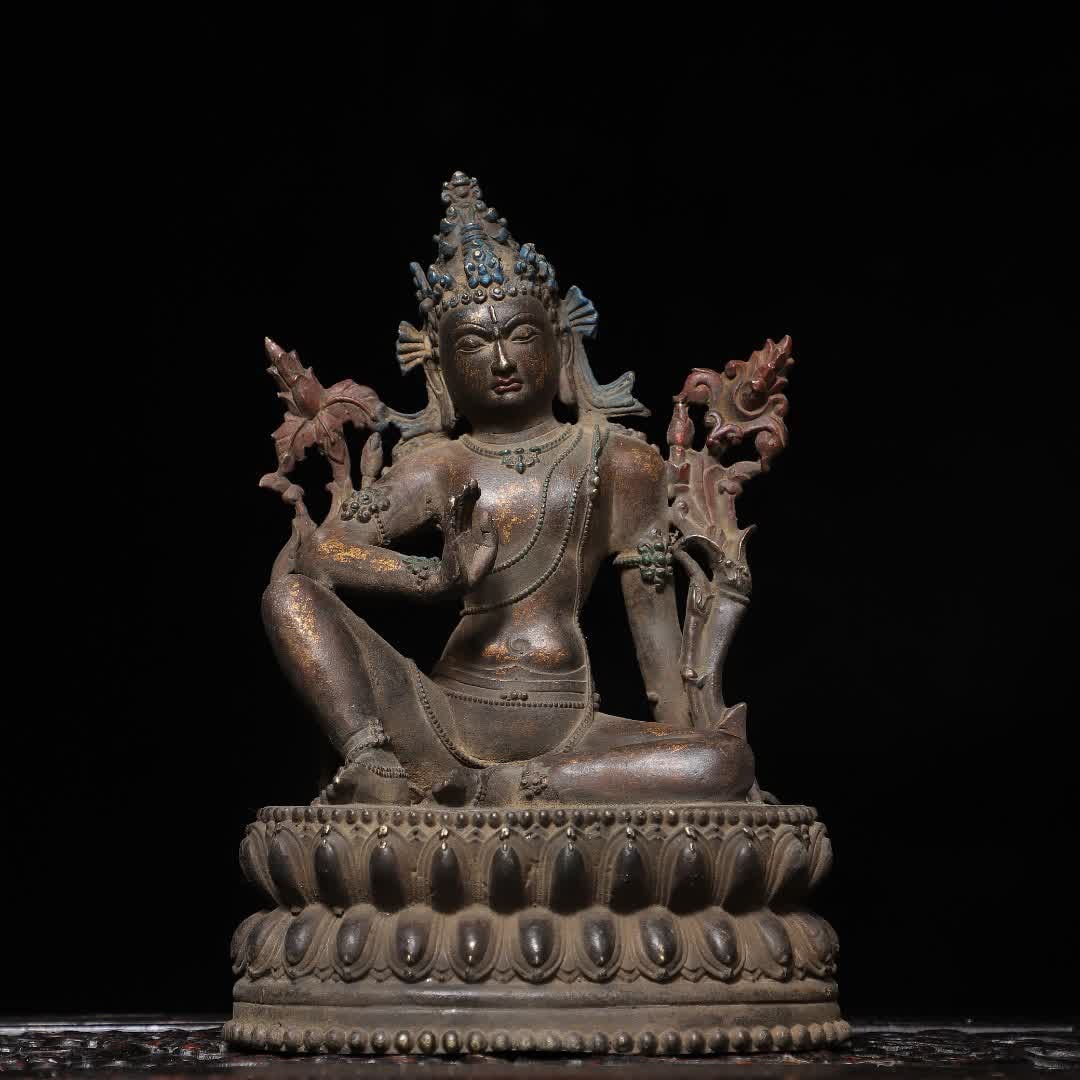 A Qing Dynasty bronze rubbing gold Tara statue: Qing Dynasty copper rubbing Tara statue SIZE: H:24cm W:17cm T:13cm W:1.85kg (The Dimensions Of All Batches Are Manually Measured.If You Need More Detailed Information, Please Contact Our Customer Serv