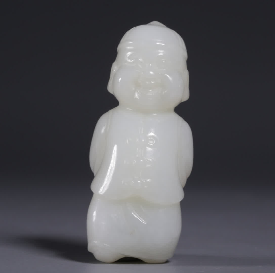A piece of Hetian white jade landlord in the Qing Dynasty: Qing Dynasty Hetian white jade landlord SIZE: H:4.8cm W:1.8cm W:19.2g (The Dimensions Of All Batches Are Manually Measured.If You Need More Detailed Information, Please Contact Our Customer Service Be