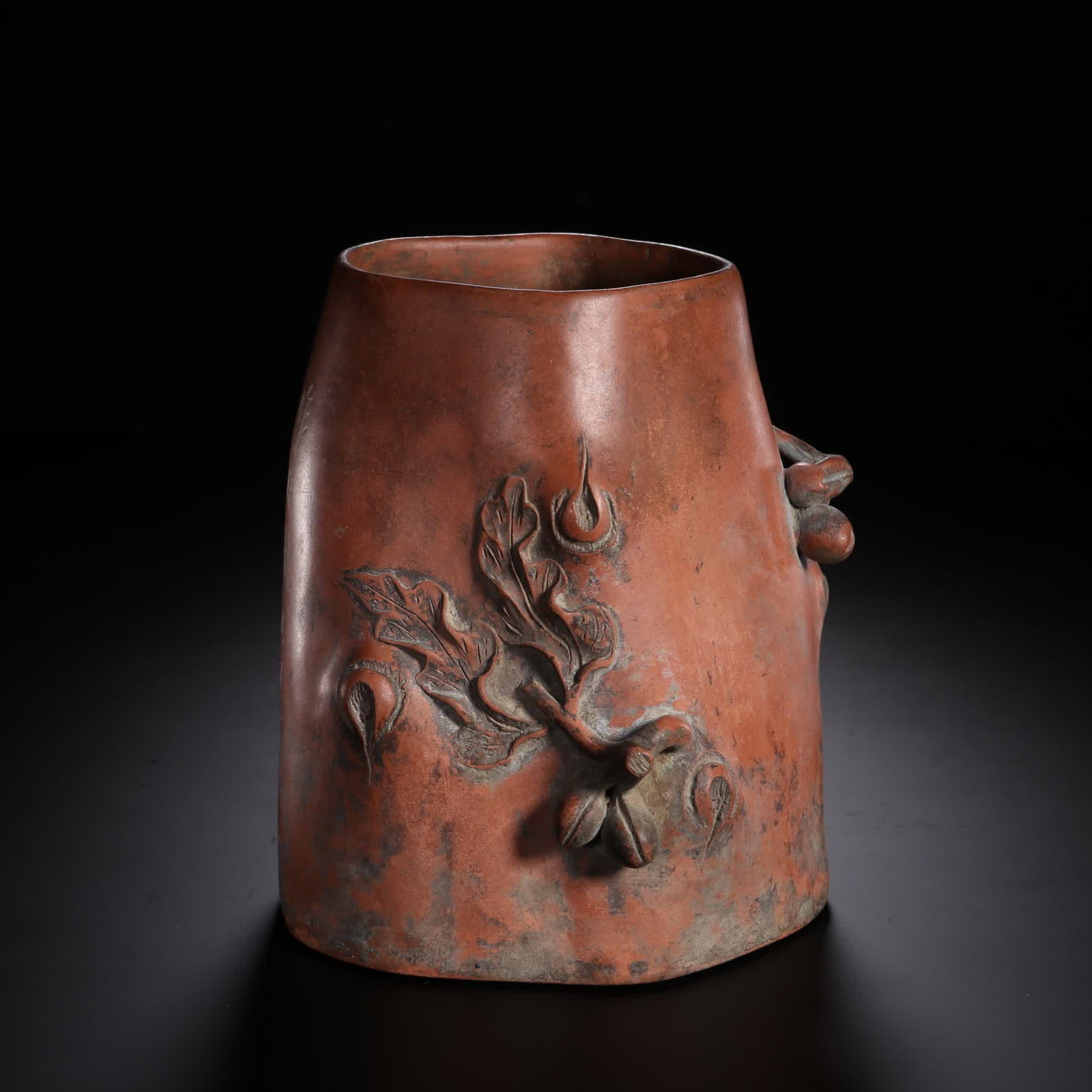 A Shao Youting model Shoutao poetry old purple sand pen holder: Shao Youting model Shoutao poetry old purple sand pen holder SIZE: H:15cm W:12.5cm W:650g (The Dimensions Of All Batches Are Manually Measured.If You Need More Detailed Information, Please Contact Our