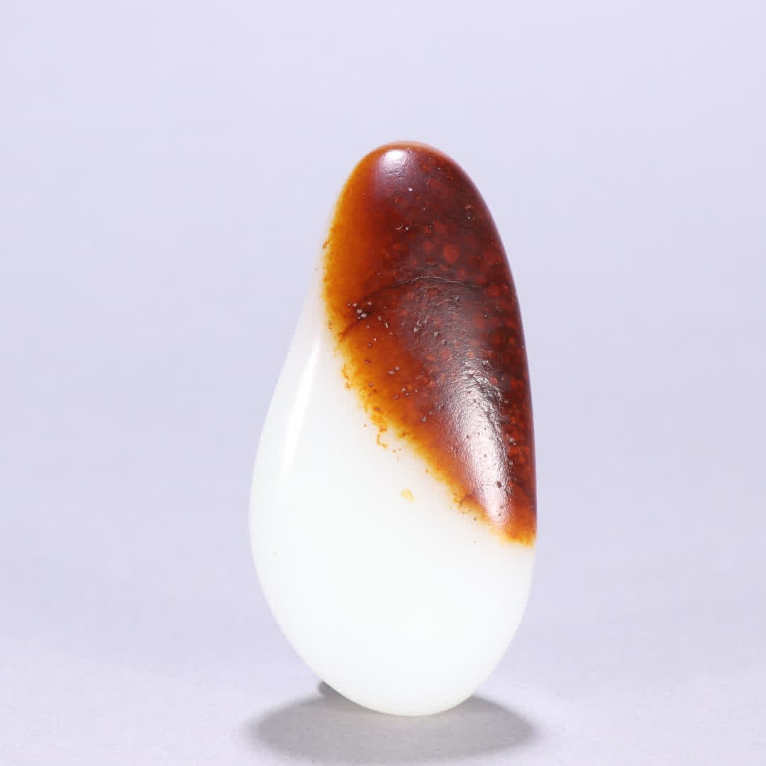 A piece of Qing Dynasty Hetian jade seed material rough: Qing Dynasty Hetian jade seed material rough SIZE: W:7.6x3.8cm W:116.2g (The Dimensions Of All Batches Are Manually Measured.If You Need More Detailed Information, Please Contact Our Customer Service