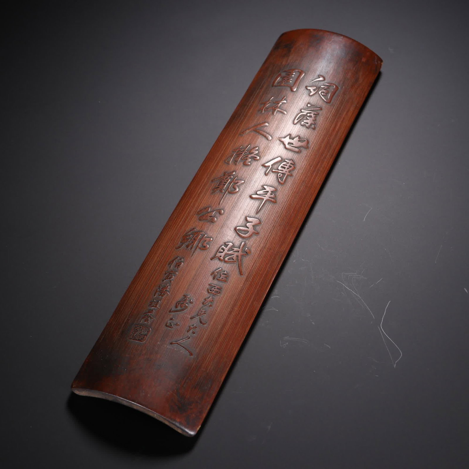 An old bamboo carving poem armrest in the Qing Dynasty: Qing Dynasty old bamboo carving poetry arm rest SIZE: L:27cm W:6.6cm W:97.8g (The Dimensions Of All Batches Are Manually Measured.If You Need More Detailed Information, Please Contact Our Customer