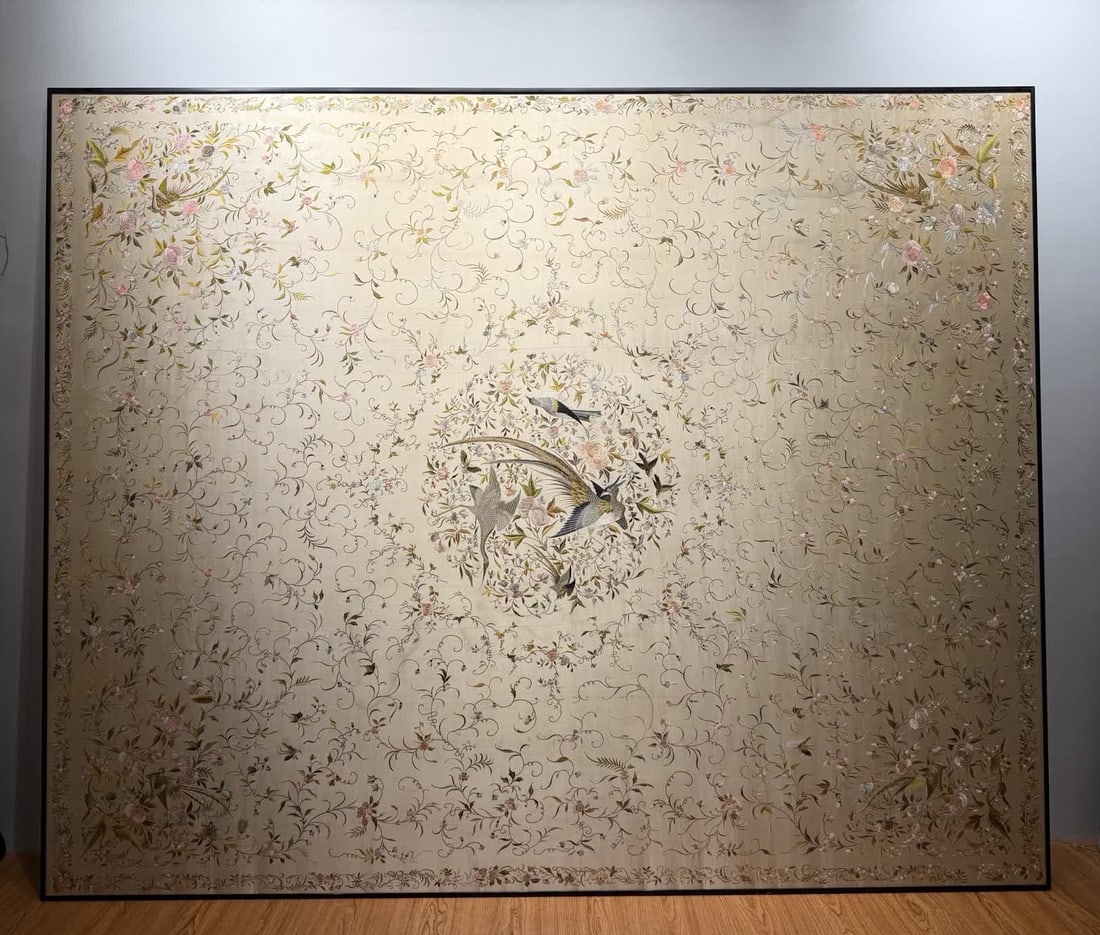 A Republic of China boutique Cantonese embroidered flower and bird: Republic of China Boutique Cantonese embroidered flowers and birds SIZE: 241x195cm (The Dimensions Of All Batches Are Manually Measured.If You Need More Detailed Information, Please Contact Our Custom