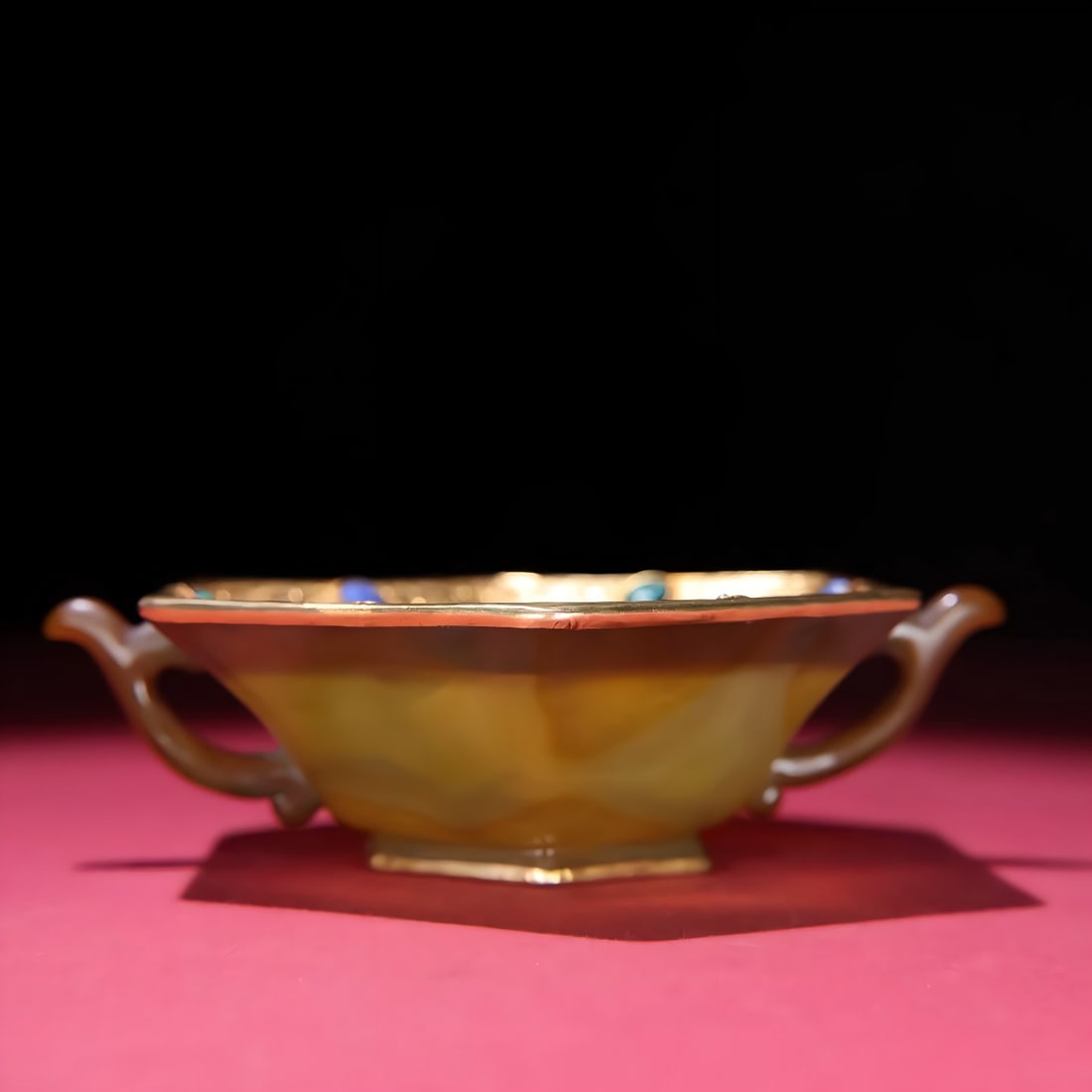 A Qing Dynasty agate amphora (1 of 9)