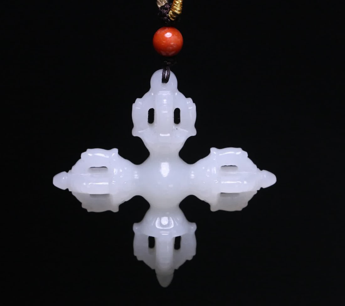 A Qing Dynasty Hetian jade cross vajra pendant: Qing Dynasty Hetian jade cross vajra pendant SIZE: 5.6x5.6x1.6cm W:25g (The Dimensions Of All Batches Are Manually Measured.If You Need More Detailed Information, Please Contact Our Customer Service B
