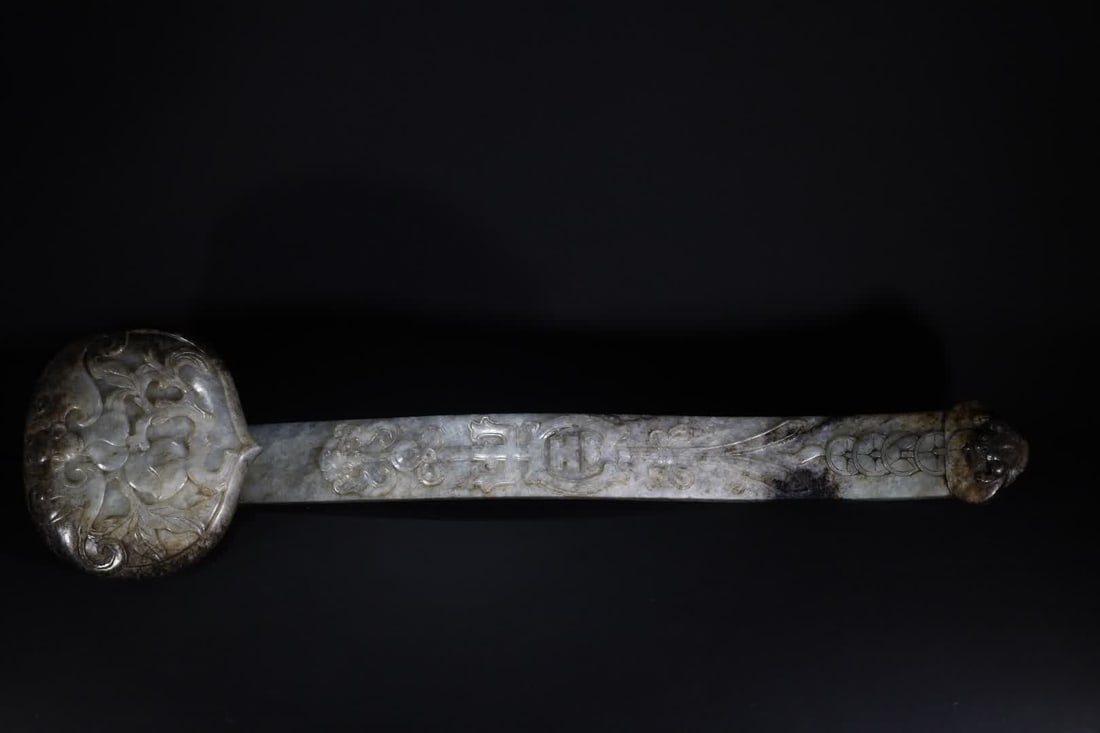 A Qing Dynasty Fushou double full jade ruyi ornament: Qing Dynasty Fushou double jade ruyi ornament is carved from Hetian jade, the ruyi head is carved with "Fu Tao" and "bat", the double peach is full and round, the branches and leaves are stretched, th