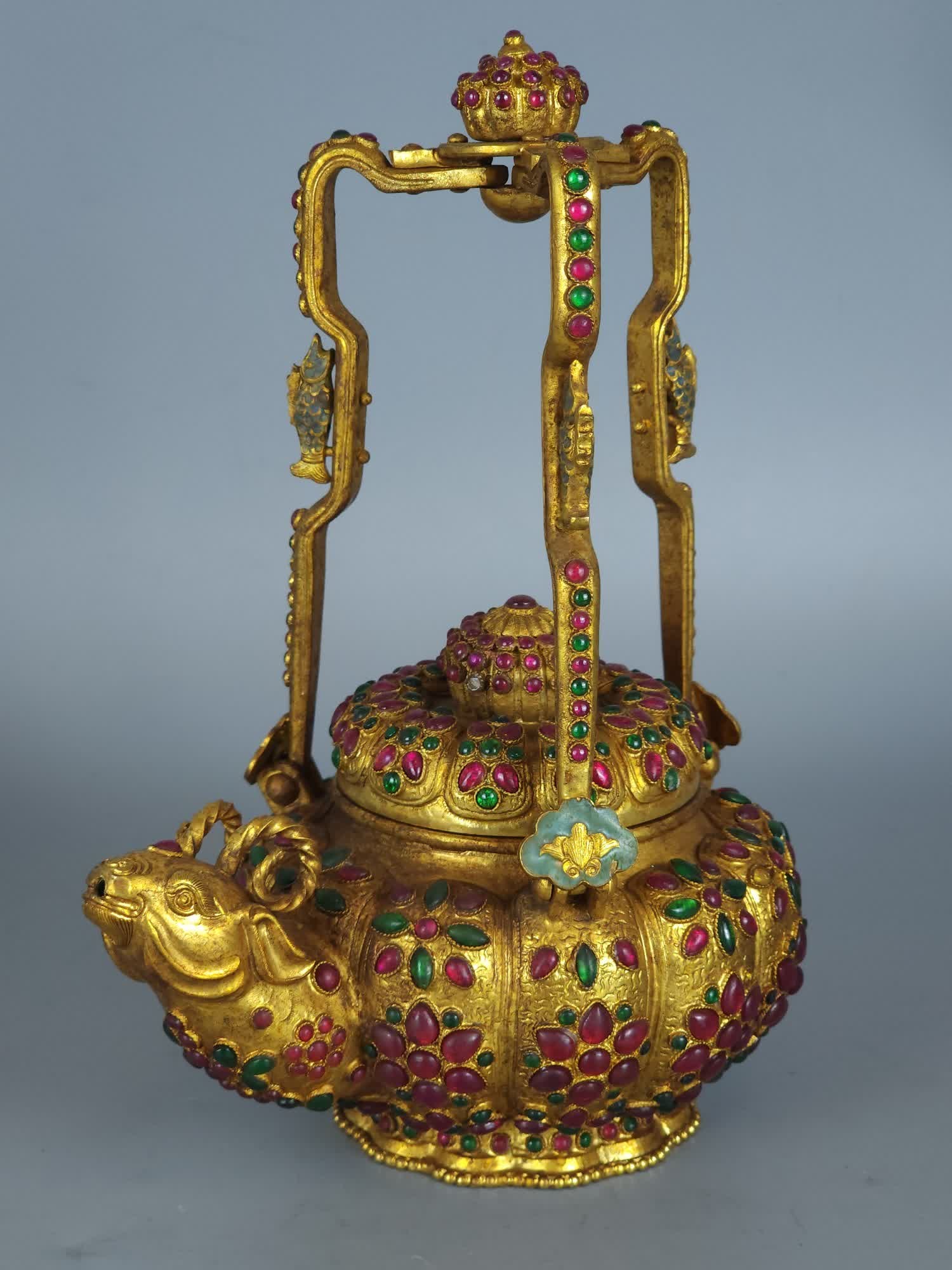 A copper gilt pot from the Tang Dynasty: Tang Dynasty copper gilt pot SIZE: H:22cm W:896.2g (The Dimensions Of All Batches Are Manually Measured.If You Need More Detailed Information, Please Contact Our Customer Service Before Bidding.)
