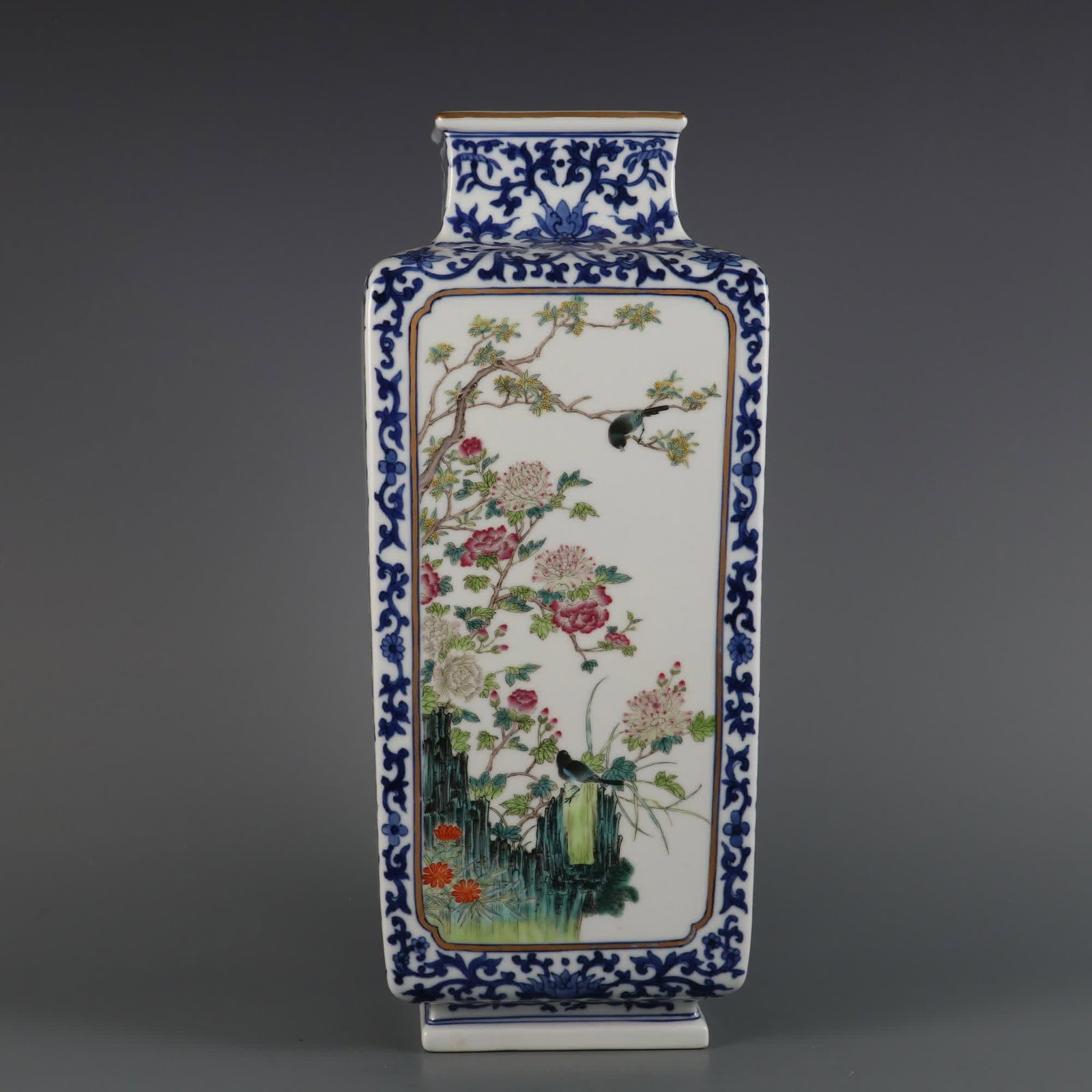A square bottle made in the Qianlong period of the Qing Dynasty with pastel flowers and birds: Qing Dynasty Qianlong year blue and white plus pastel flower and bird pattern square bottle SIZE: H: 37.6cm Belly diameter 15.5cm MouthD: 9.8cm (The Dimensions Of All Batches Are Manually Measured.If 