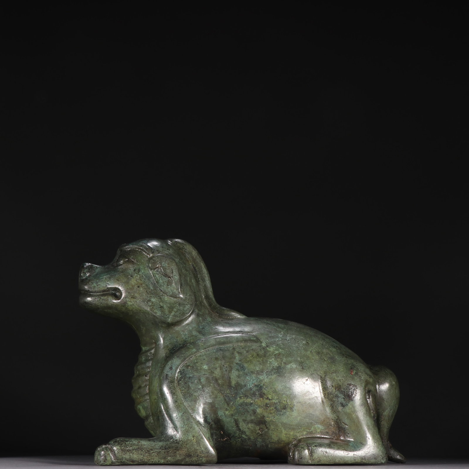 A Han Dynasty bronze beast ornament: Han Dynasty bronze beast ornaments SIZE: H:15cm W:21cm W:983.8g (The Dimensions Of All Batches Are Manually Measured.If You Need More Detailed Information, Please Contact Our Customer Service Before B