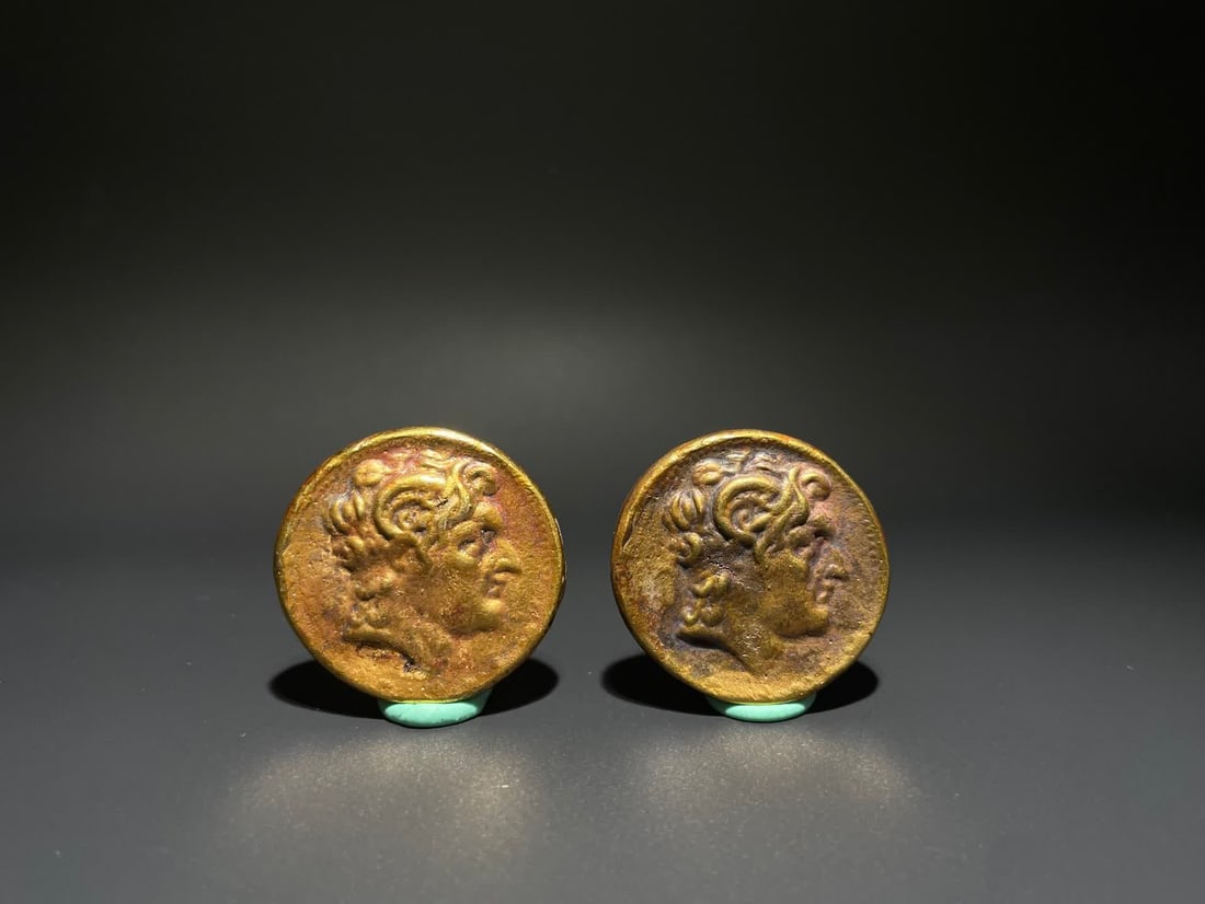 A silver-gilt coin: Silver-gilt gold coins SIZE: D:3.3cm (The Dimensions Of All Batches Are Manually Measured.If You Need More Detailed Information, Please Contact Our Customer Service Before Bidding.)