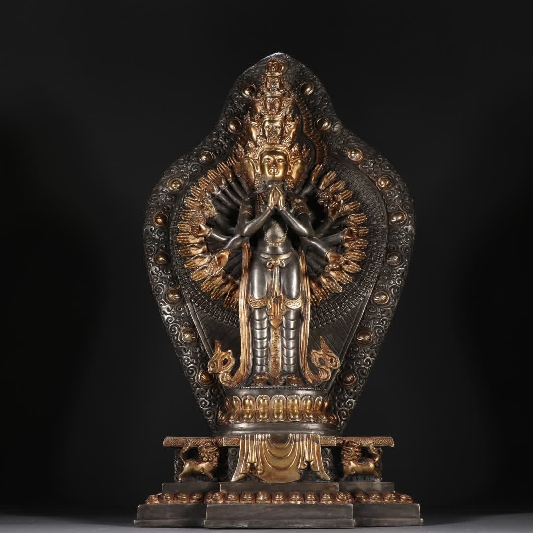 A Qing Dynasty bronze gilt gilt silver thousand-handed Guanyin statue: Qing Dynasty bronze gilt silver thousand-handed Guanyin statue SIZE: H:42.5cm W:24.3cm W:5361.4g (The Dimensions Of All Batches Are Manually Measured.If You Need More Detailed Information, Please Cont