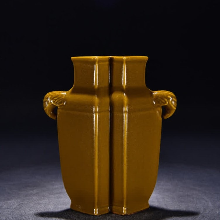 A Qing Dynasty Qianlong eel yellow glazed one-piece square bottle (1 of 9)