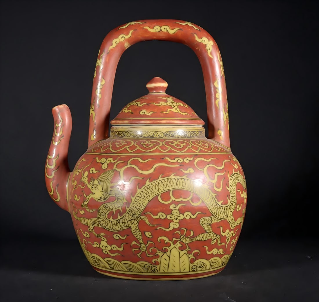 A Ming Longqing yellow red dragon pattern beam pot: Daming Longqing yellow red dragon pattern Tiliang pot SIZE: H: 24cm Belly diameter 17cm (The Dimensions Of All Batches Are Manually Measured.If You Need More Detailed Information, Please Contact Our C
