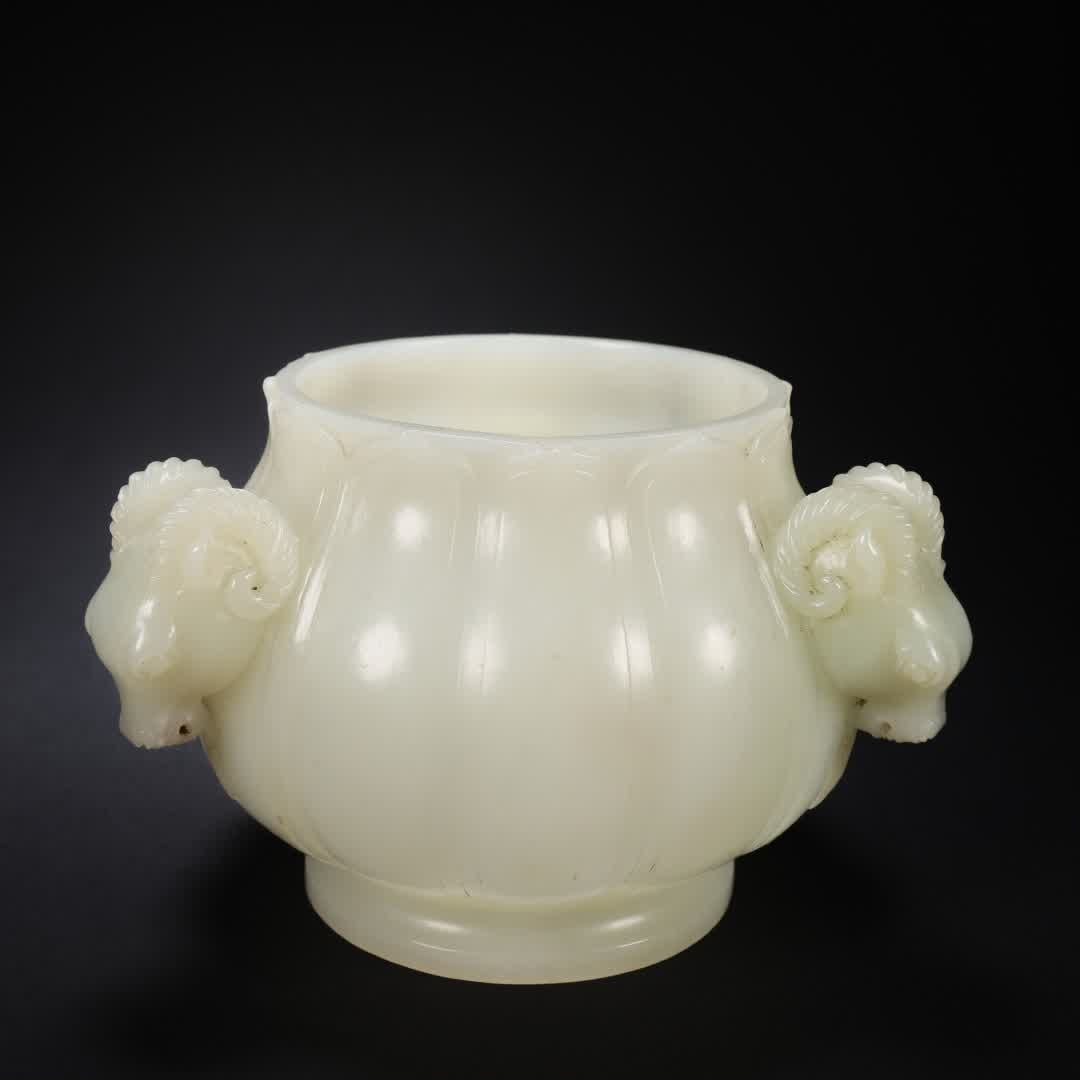 A piece of Qing Dynasty Hetian jade three sheep wash: Qing Dynasty Hetian jade three sheep wash SIZE: L:13.4cm W:12.9cm H:8.7cm W:401g (The Dimensions Of All Batches Are Manually Measured.If You Need More Detailed Information, Please Contact Our Customer