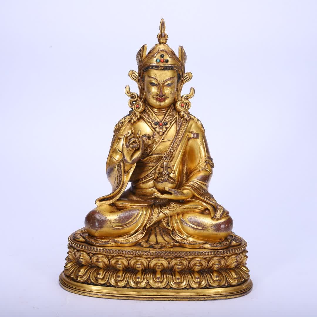 A bronze gilt Buddha statue of the Qing Dynasty (1 of 9)