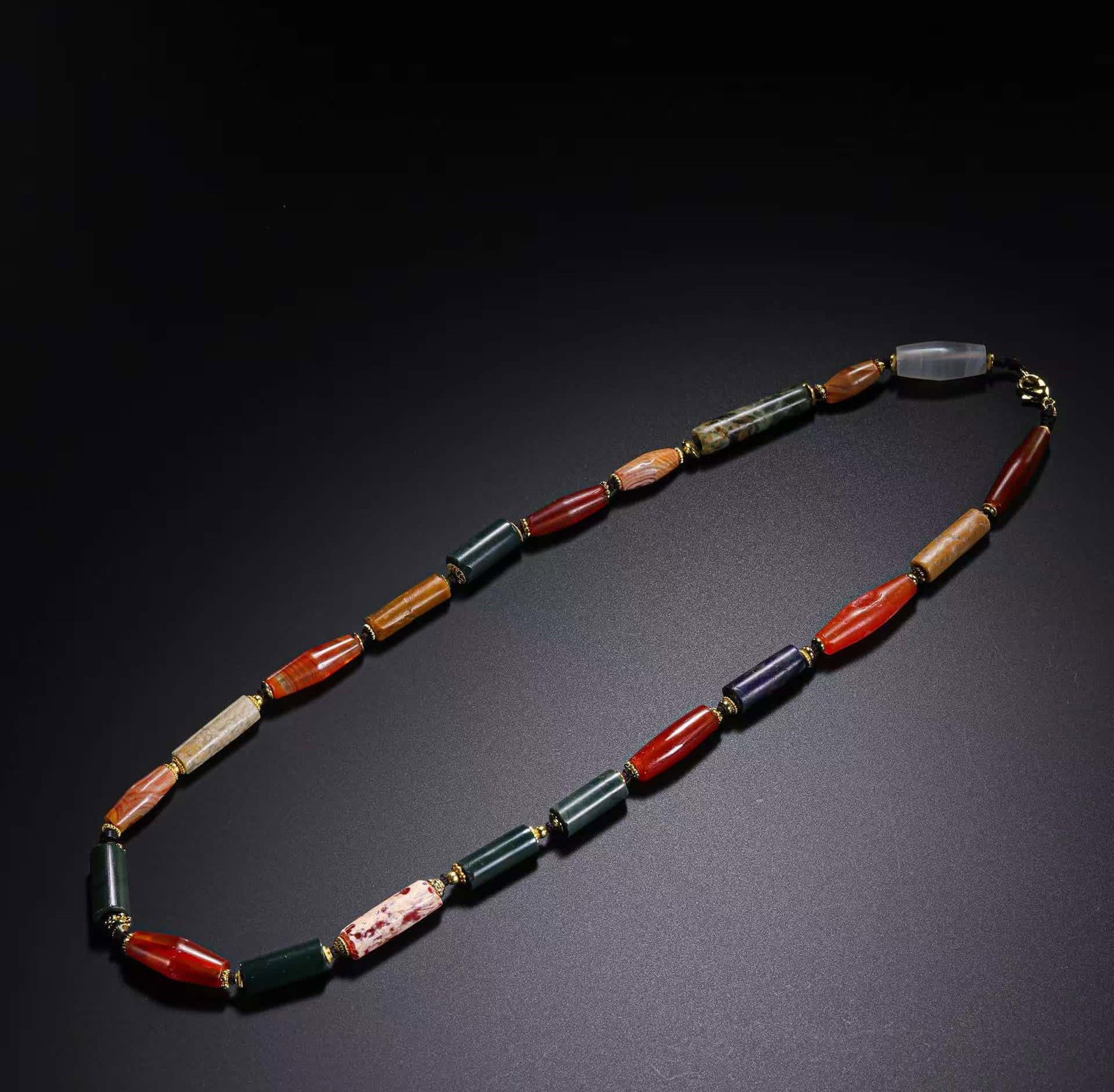 A Warring States ancient pearl treasure necklace (1 of 8)