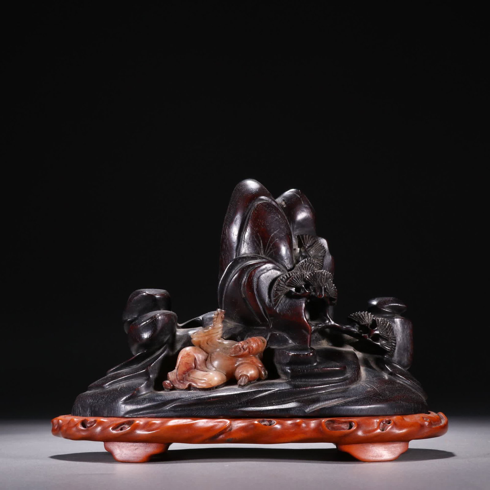 A rosewood inlaid hibiscus stone figure mountain ornament of the Republic of China: Republic of China rosewood inlaid hibiscus stone figure mountain ornament SIZE: H:13cm W:18cm W:424.8g (The Dimensions Of All Batches Are Manually Measured.If You Need More Detailed Information, Pleas