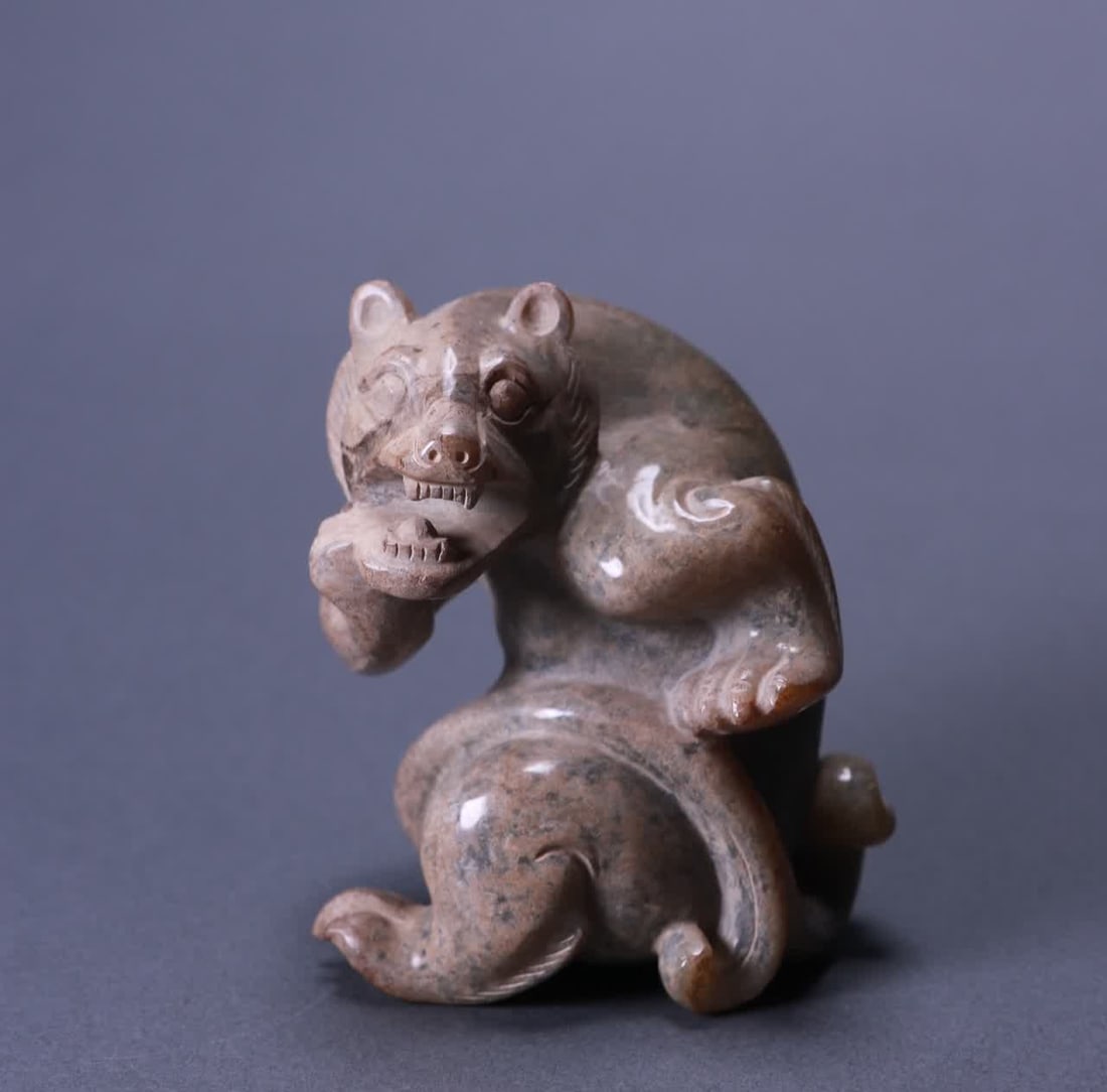 An ancient jade beast: Ancient jade beast SIZE: L:5.8cm W:5.5cm H:7.5cm W:316g (The Dimensions Of All Batches Are Manually Measured.If You Need More Detailed Information, Please Contact Our Customer Service Before Bidding.)
