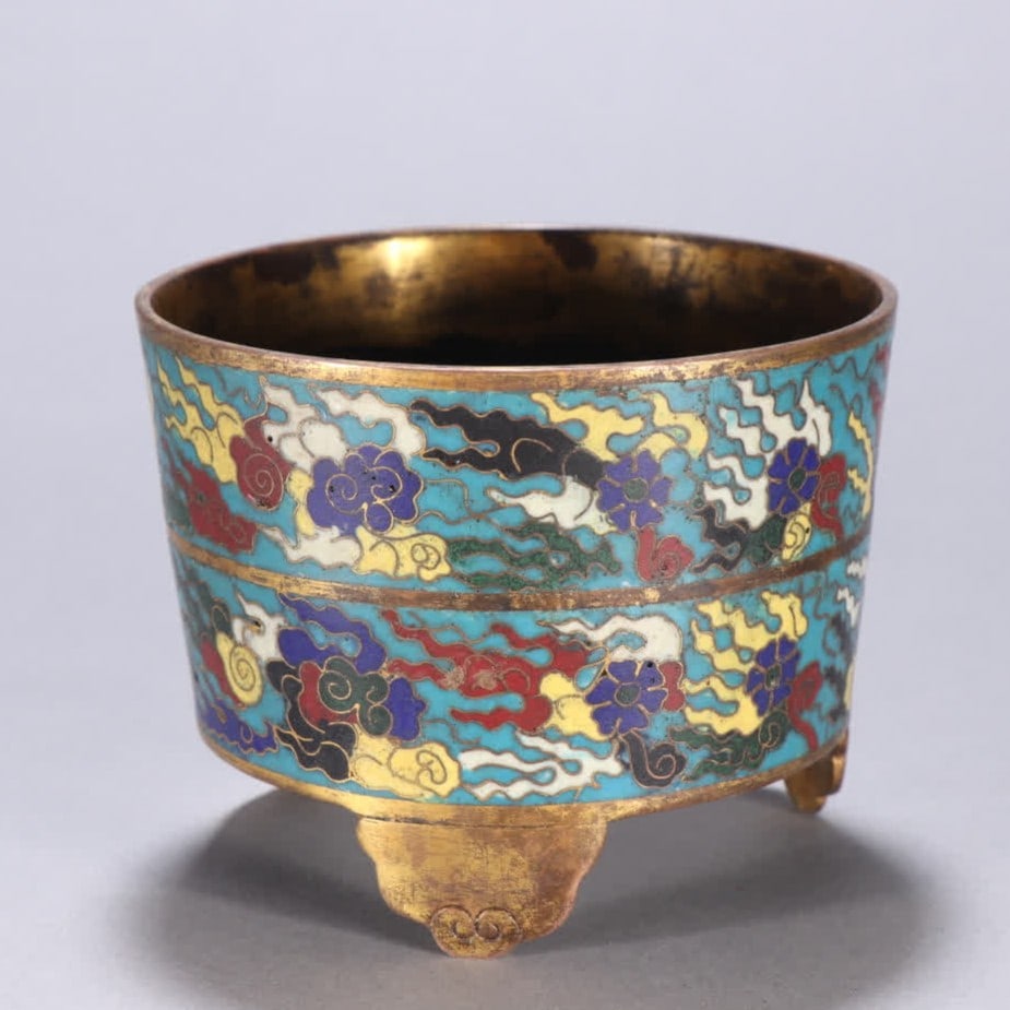 A Ming Dynasty copper gilt cloisonné three-legged incense burner: Ming Dynasty copper gilt cloisonné three-legged incense burner SIZE: H:7.2cm W:9.3cm W:320g (The Dimensions Of All Batches Are Manually Measured.If You Need More Detailed Information, Please Contact 