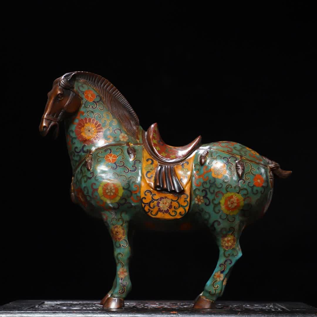 A Qing Dynasty cloisonné cloisonné enamel colored Tang horse ornament: Qing Dynasty cloisonné cloisonné enamel colorful Tang horse ornament SIZE: L:33cm W:13cm H:30cm W:6.58kg (The Dimensions Of All Batches Are Manually Measured.If You Need More Detailed Information, P