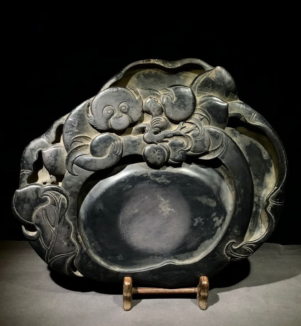 A piece of Cha Sheng signed a spirit monkey offering a longevity inkstone (1 of 9)