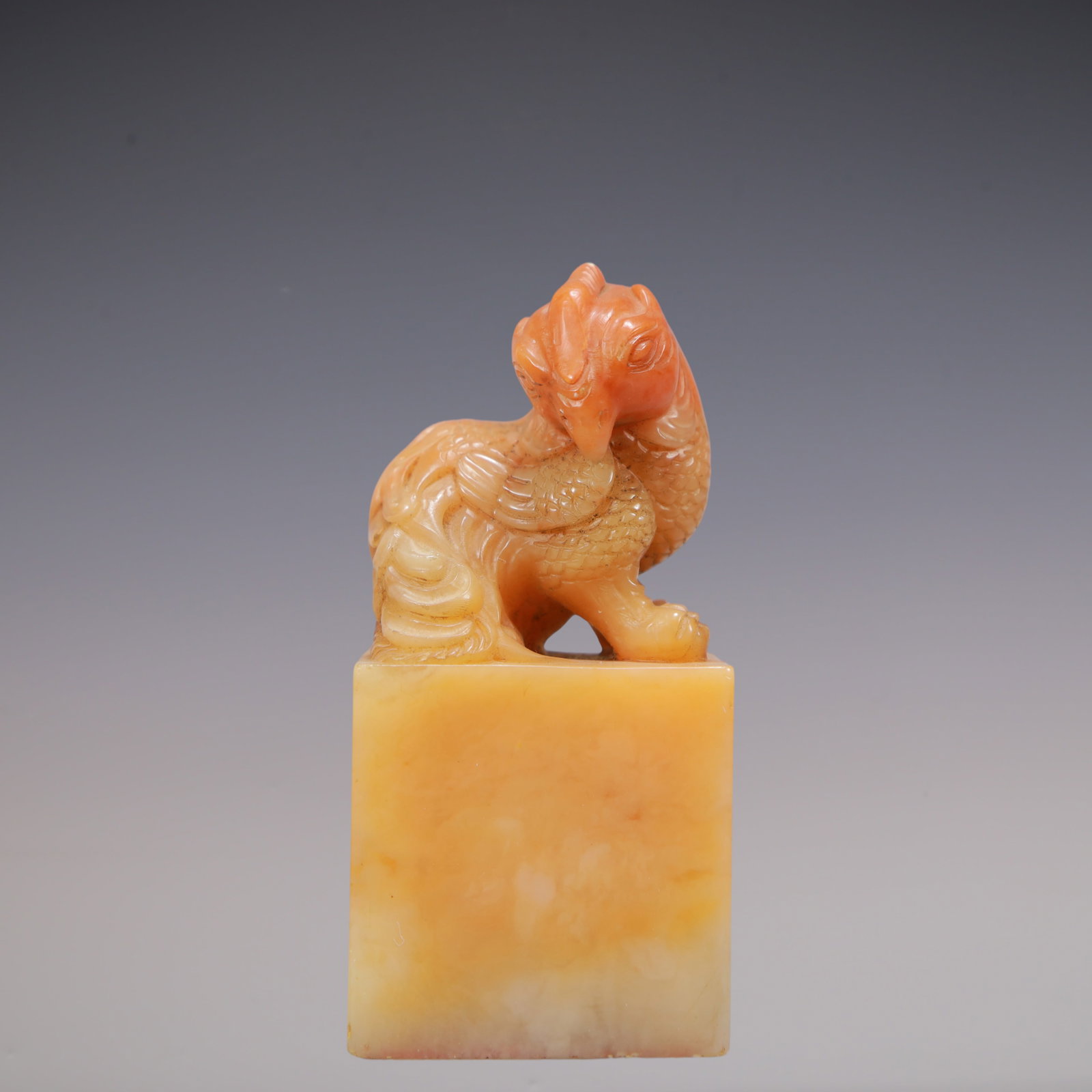 A Exquisite Shoushan Stone Auspicious Beast Seal: A Exquisite Shoushan Stone Auspicious Beast Seal Qing Dynasty, China Qianlong Four-character Mark Size:4cmx4cmx8cm Weight:250g (The Dimensions Of All Batches Are Manually Measured.If You Need More Det