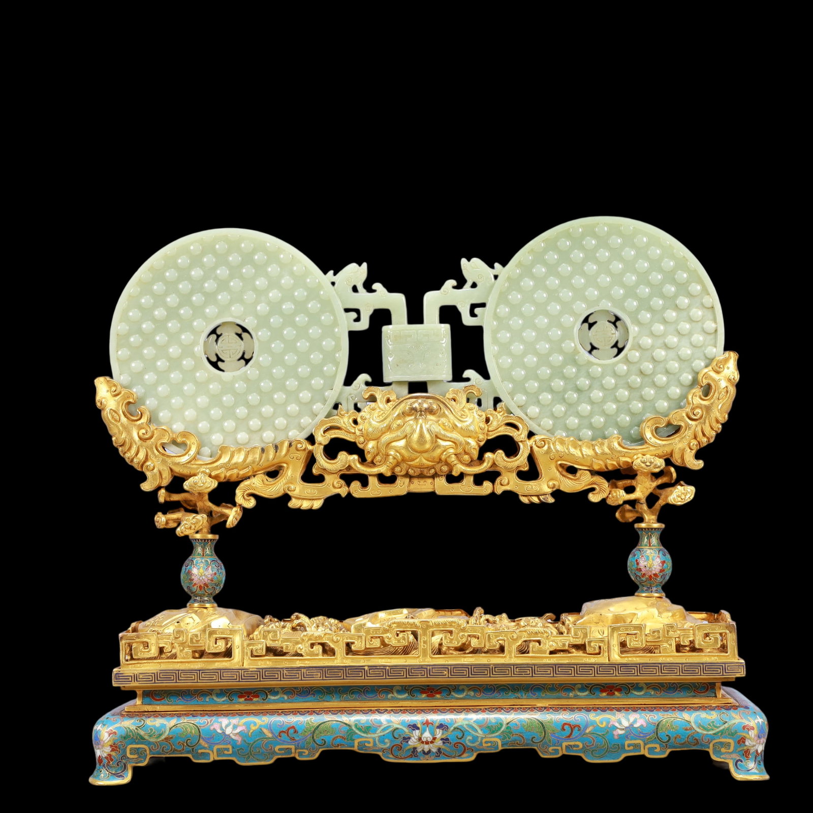 A Exquisite Cloisonne Lotus Pattern Ornament: A Exquisite Cloisonne Lotus Pattern Ornament Qing Dynasty, China Qianlong Four-character Mark Size:37cmx14cmx31cm (The Dimensions Of All Batches Are Manually Measured.If You Need More Detailed Informa
