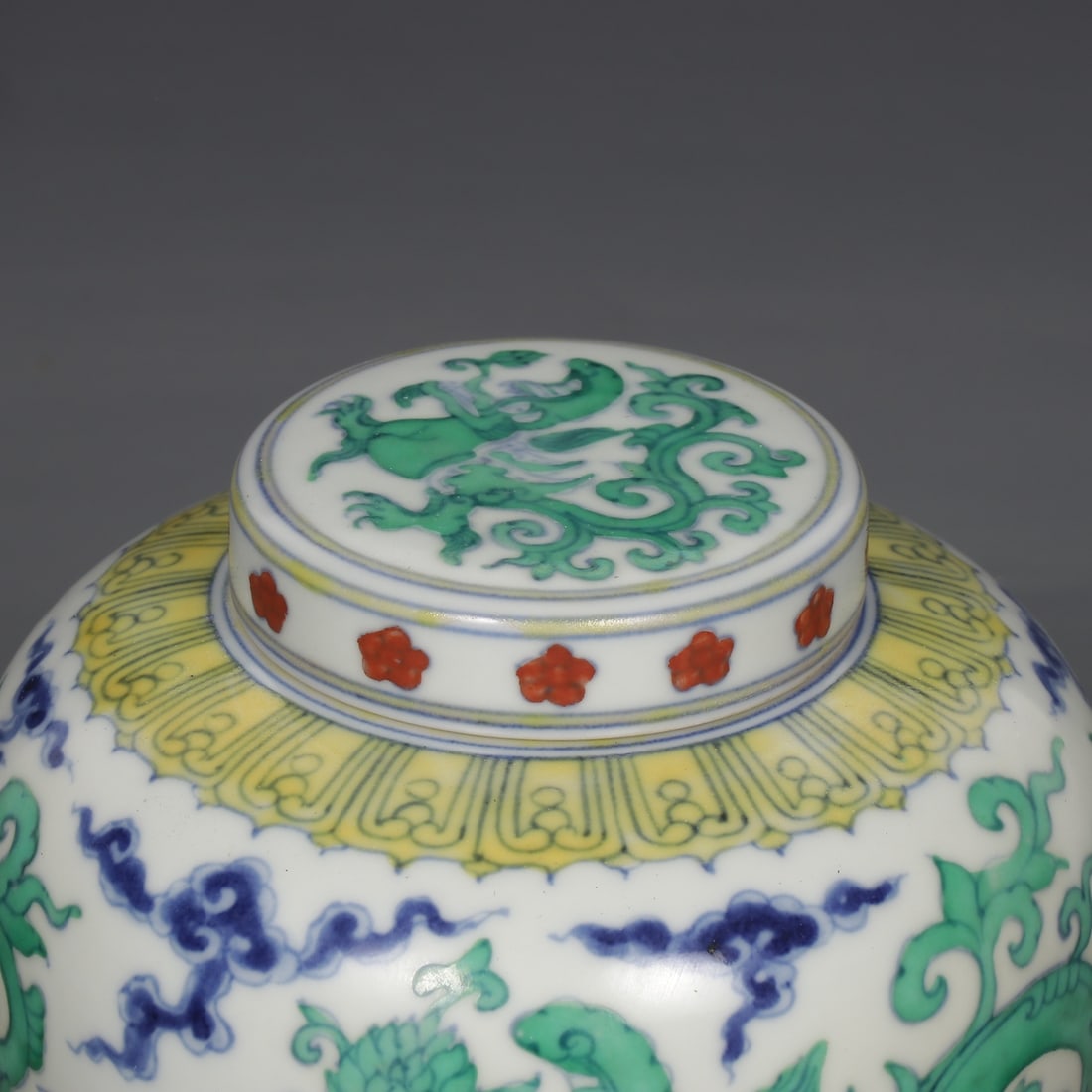 An Exquisite Doucai Dragon Pattern Jar - 3