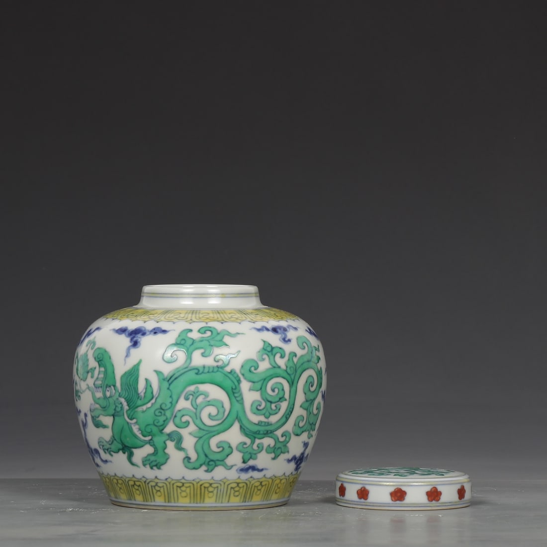 An Exquisite Doucai Dragon Pattern Jar - 7