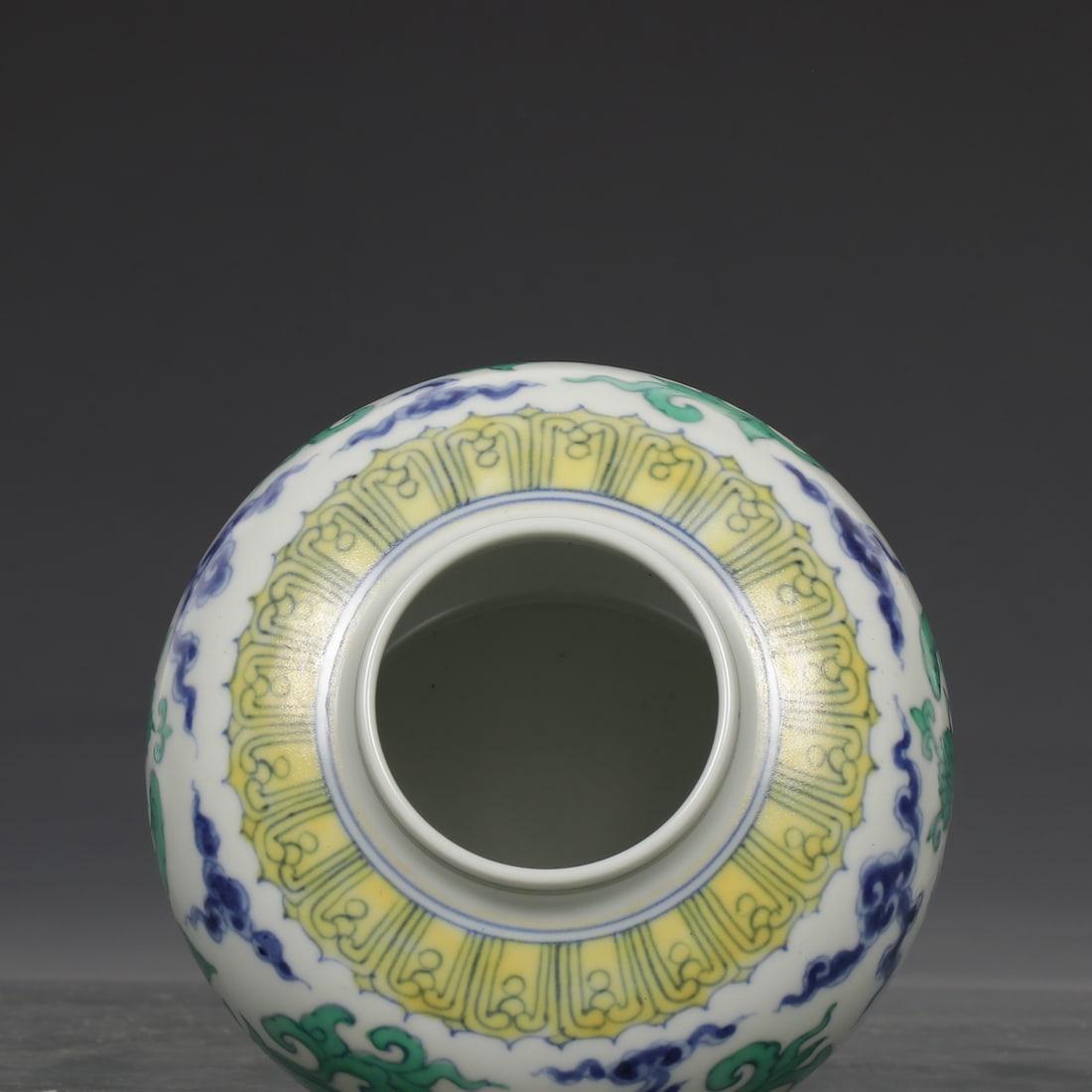 An Exquisite Doucai Dragon Pattern Jar - 8