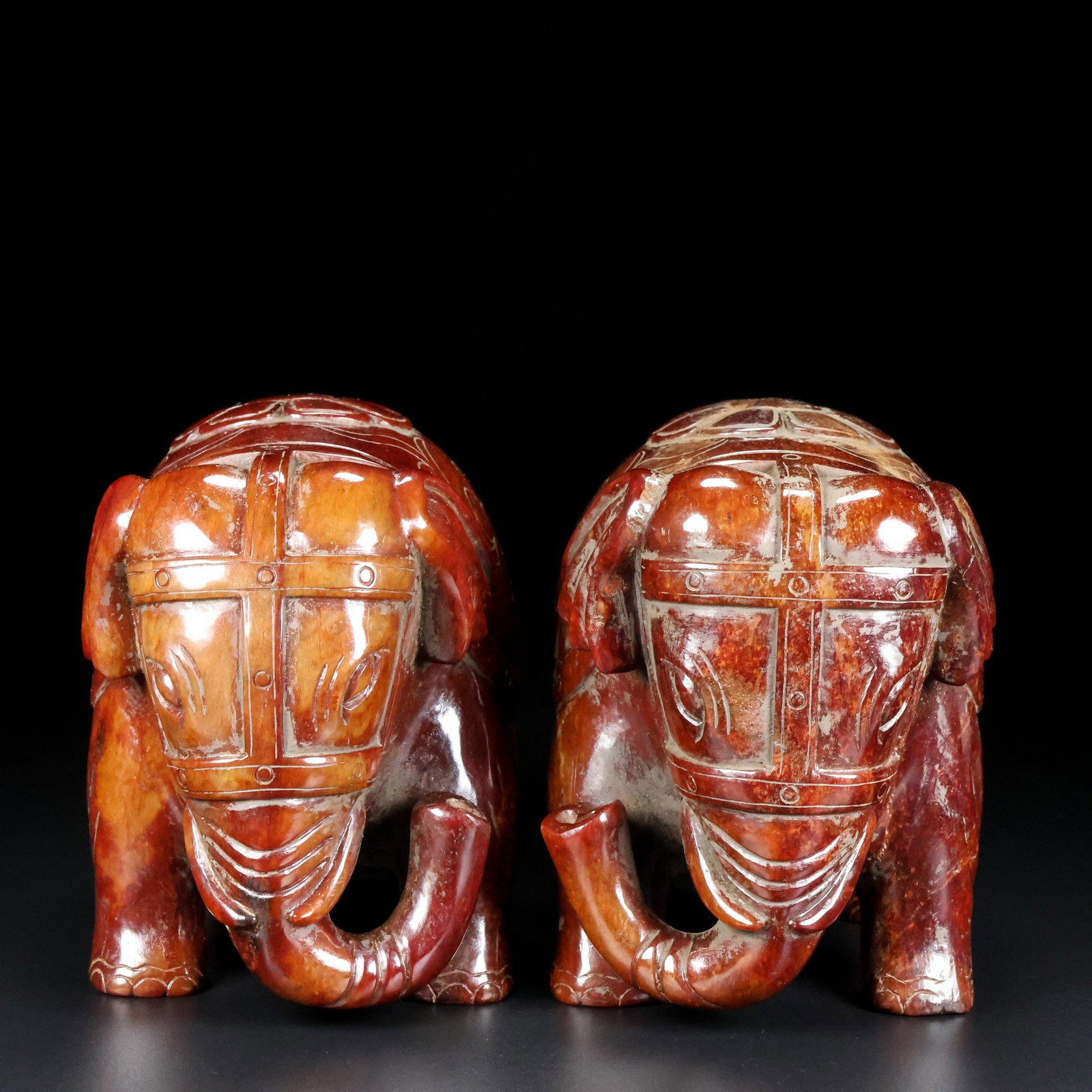 An Exquisite White Jade Elephant Ornament: An Exquisite White Jade Elephant Ornament Han Dynasty, China Size:10.2cmx12cmx8.5cm Weight:1.95kg (The Dimensions Of All Batches Are Manually Measured.If You Need More Detailed Information, Please Con