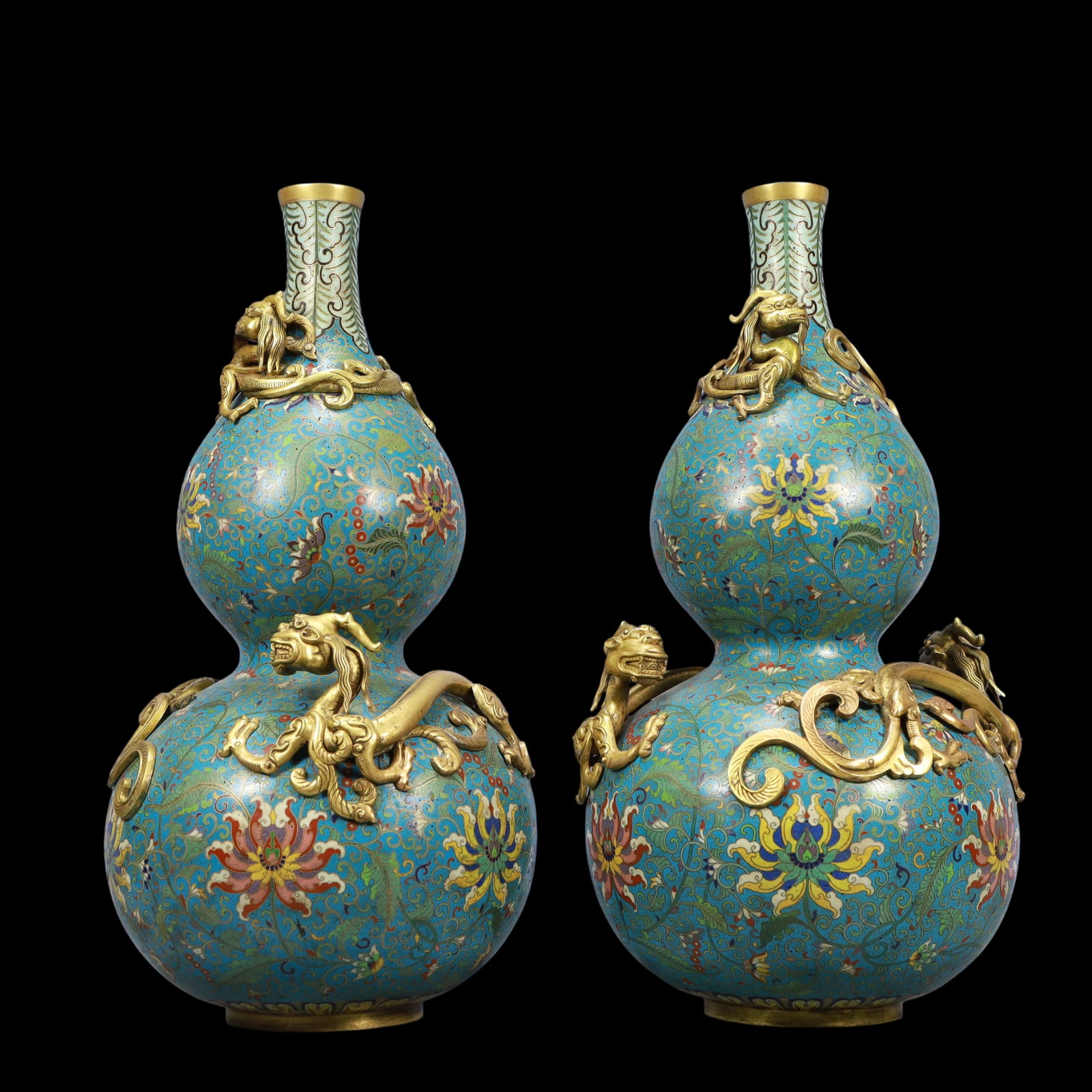 A Exquisite A pair of Cloisonne Dragon Pattern Lotus Pattern Gourd-Shaped Vase: A Exquisite A pair of Cloisonne Dragon Pattern Lotus Pattern Gourd-Shaped Vase Qing Dynasty, China Qianlong Four-character Mark Size:26cmx50cm Weight:10050g (The Dimensions Of All Batches Are Manually
