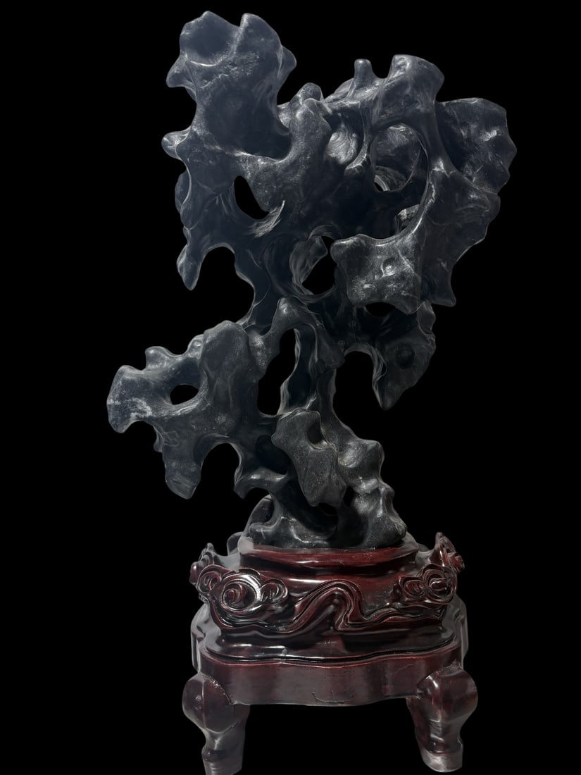 An Exquisite Taihu Stone Ornament: An Exquisite Taihu Stone Ornament Qing Dynasty, China Size:50cmx28cmx20cm Weight:11kg (The Dimensions Of All Batches Are Manually Measured.If You Need More Detailed Information, Please Contact Our Cus