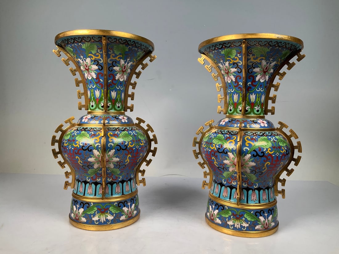 A Pair of Exquisite Cloisonne Lotus Pattern Vase (1 of 10)