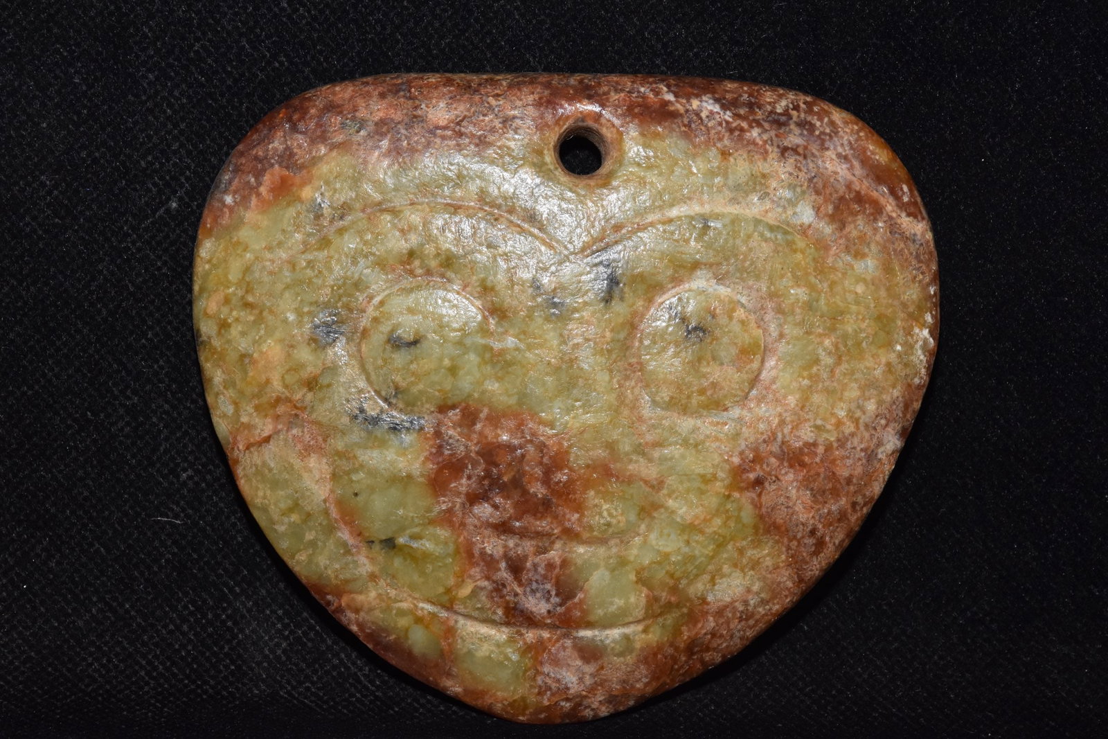 An Exquisite Hemo Jade Ornament: An Exquisite Hemo Jade Ornament Hongshan Culture Size:10cmx9cm Weight:180g (The Dimensions Of All Batches Are Manually Measured.If You Need More Detailed Information, Please Contact Our Customer Servi