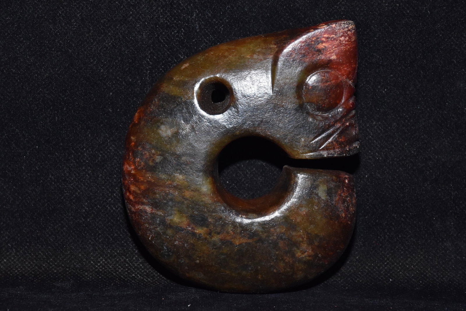 An Exquisite Hemo Jade 'Boar& Dragon' Ornament: An Exquisite Hemo Jade 'Boar& Dragon' Ornament Hong Shan Culture Size:11cmx9cm Weight:500g (The Dimensions Of All Batches Are Manually Measured.If You Need More Detailed Information, Please Contact Ou