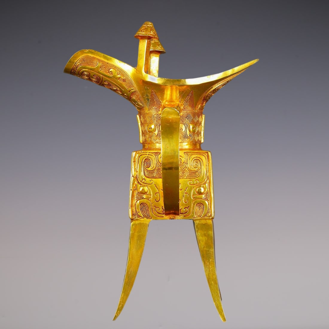 An Exquisite Gilt Bronze Beast-Face Pattern With Inscription Goblet: An Exquisite Gilt Bronze Beast-Face Pattern With Inscription Goblet Han Dynasty, China Size:22cmx32cm Weight:2350g (The Dimensions Of All Batches Are Manually Measured.If You Need More Detailed Inform