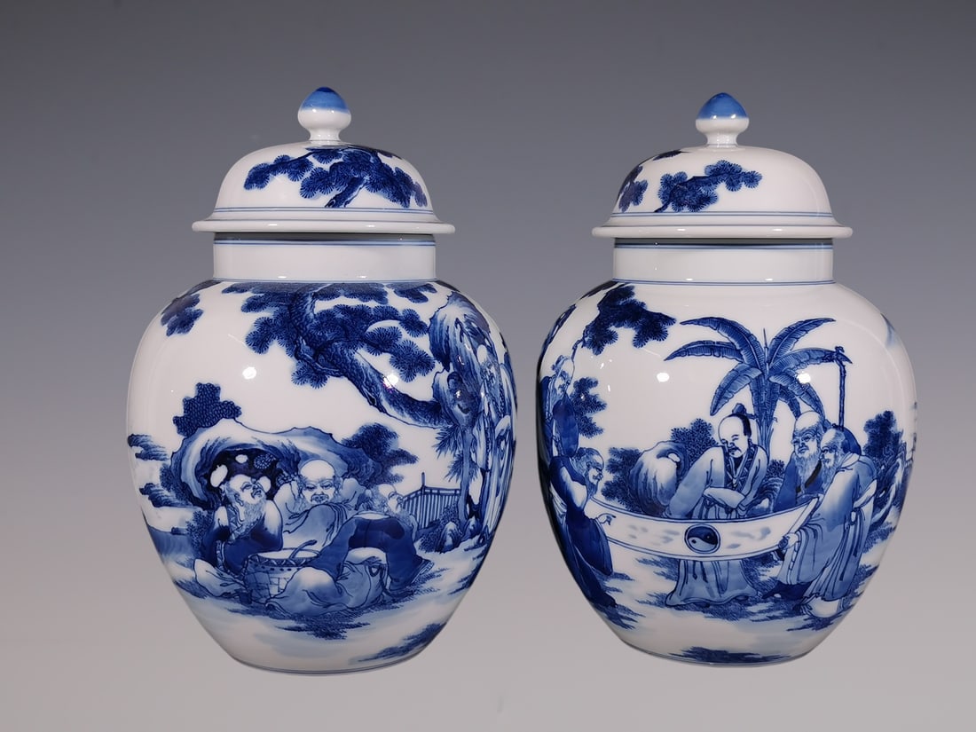 An Exquisite Blue and White Character and Story Pattern Tea Caddy: An Exquisite Blue and White Character and Story Pattern Tea Caddy Qing Dynasty, China Yongzheng Six-character Mark Size:26.8cmx19cm (The Dimensions Of All Batches Are Manually Measured.If You Need Mor