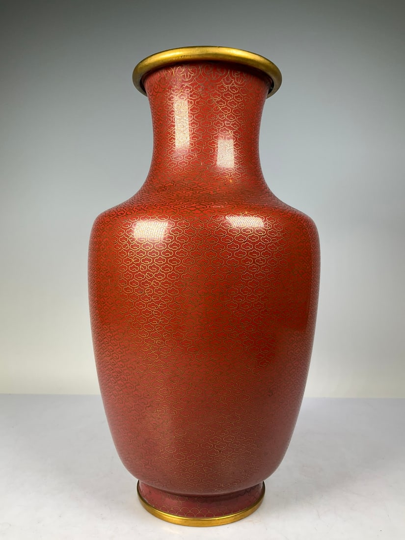 An Exquisite Cloisonne Vase: An Exquisite Cloisonne Vase Modern Time of China Size:32cm Weight:1468g (The Dimensions Of All Batches Are Manually Measured.If You Need More Detailed Information, Please Contact Our Customer Service 