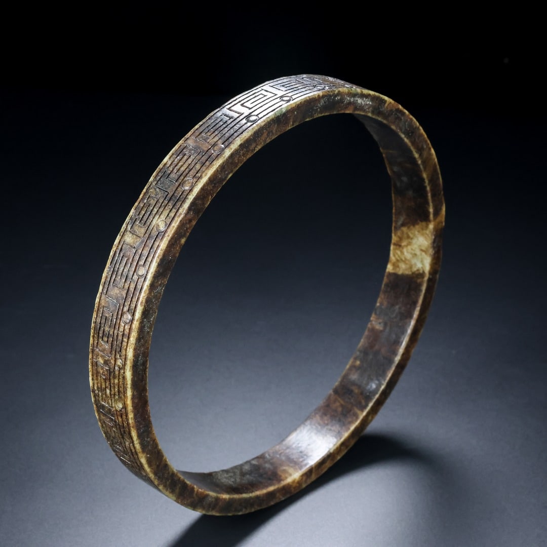 An Exquisite White Jade Bracelets: An Exquisite White Jade Bracelets Han Dynasty, China Size:21cmx2.8cmx0.7cm Weight:524g (The Dimensions Of All Batches Are Manually Measured.If You Need More Detailed Information, Please Contact Our Cu
