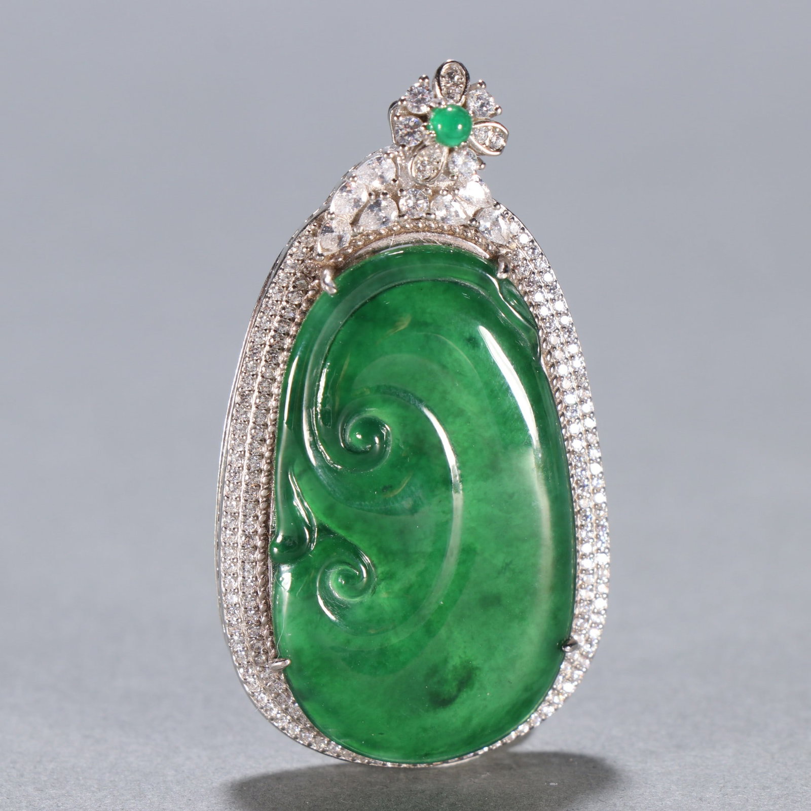 An Exquisite Jadeite Ganoderma lucidum Pattern Pendant - 2