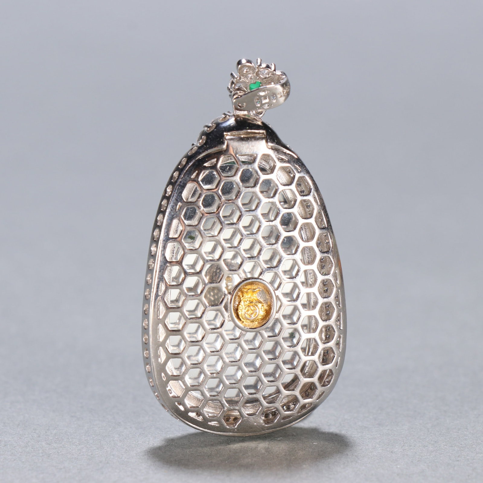 An Exquisite Jadeite Ganoderma lucidum Pattern Pendant - 4