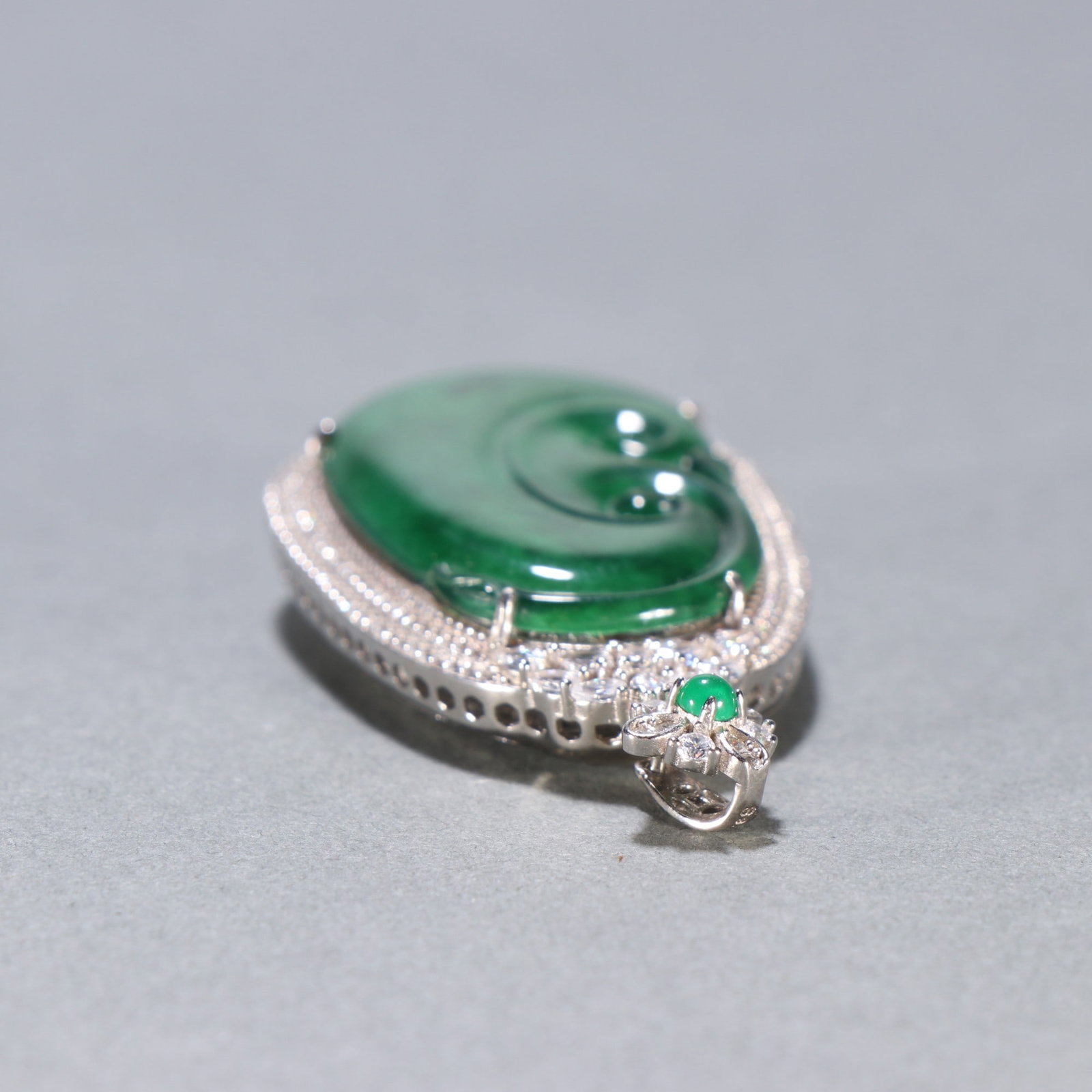 An Exquisite Jadeite Ganoderma lucidum Pattern Pendant - 8